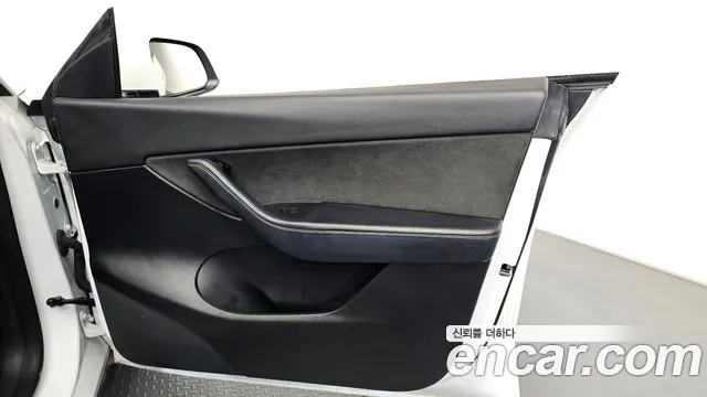 Tesla Model Y — Фото автомобиля 24
