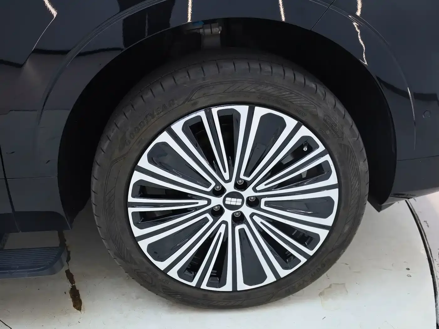Geely Galaxy Galaxy M9 2025 Base Model — Фото автомобиля 8