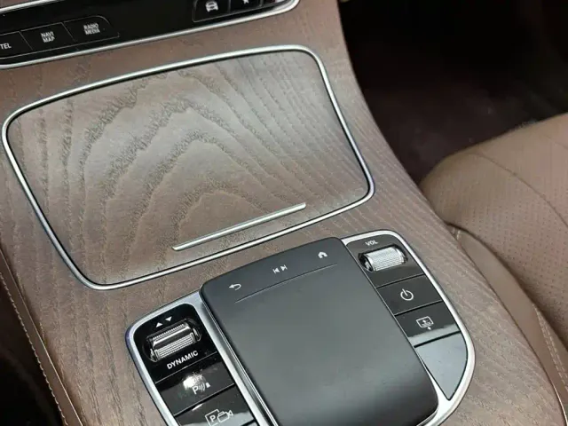 Mercedes-Benz E-Class — Фото автомобиля 16