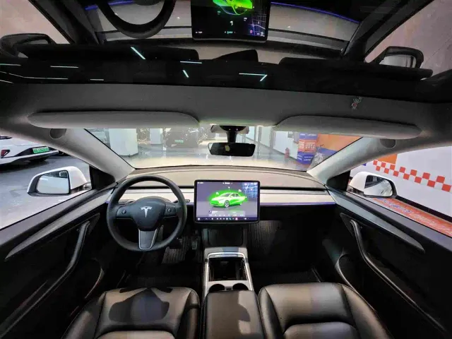 Tesla Model Y — Фото автомобиля 4