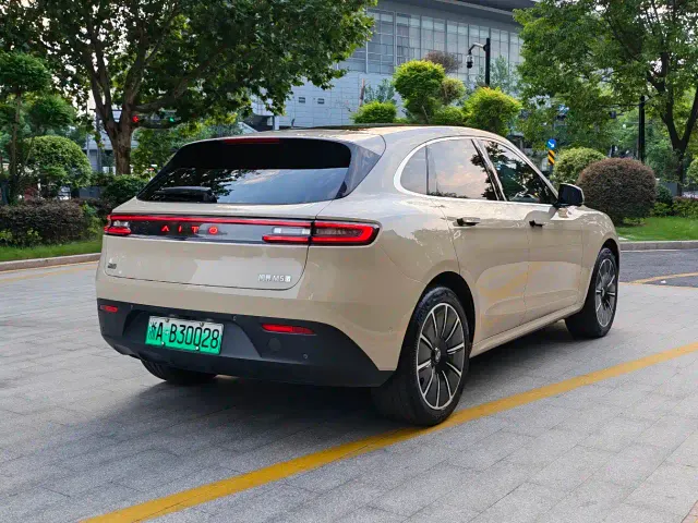 Aito M5 — Фото автомобиля 6