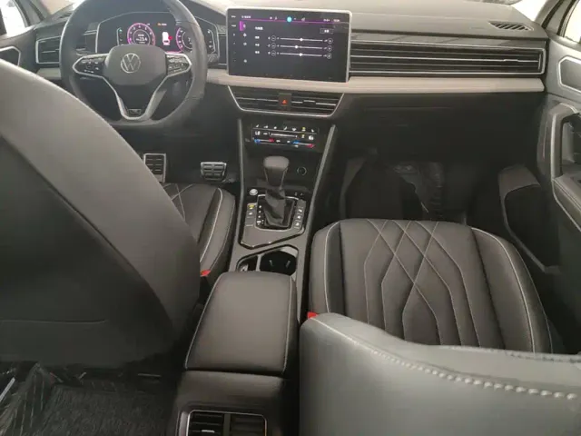 Volkswagen Tiguan L — Фото автомобиля 9