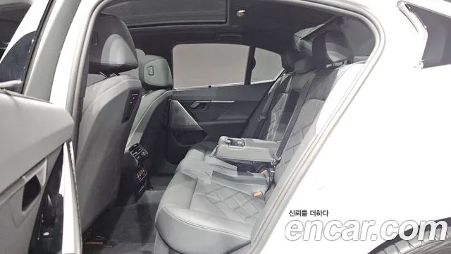 BMW 5-Series 5 серия (G60) 530i xDrive M Sport — Фото автомобиля 23