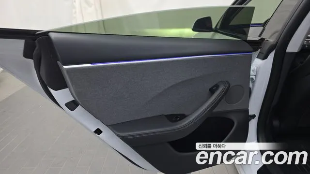 Tesla Model 3 — Фото автомобиля 20