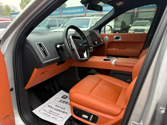 Li Auto L8 — Фото автомобиля 10