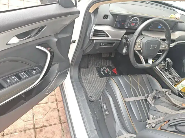 Bestune T77 — Фото автомобиля 15