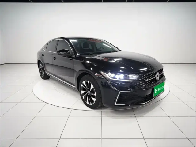 Volkswagen Passat — Фото автомобиля 3