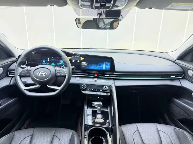 Hyundai Elantra — Фото автомобиля 8