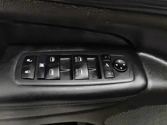 Jeep Grand Cherokee — Фото автомобиля 9