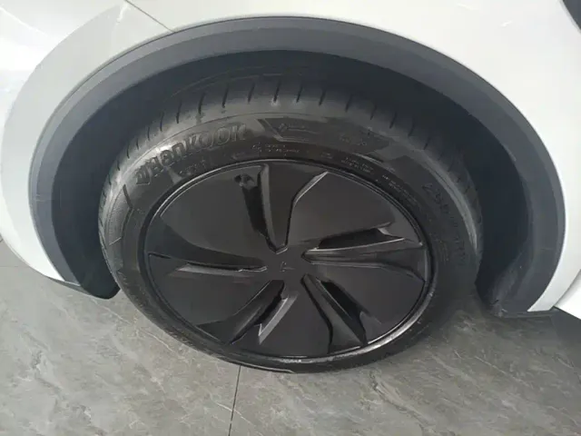 Tesla Model Y — Фото автомобиля 22