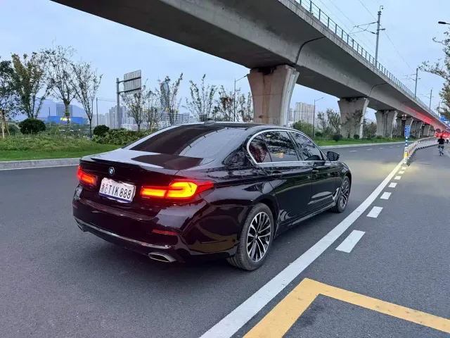 BMW 5 Series — Фото автомобиля 9