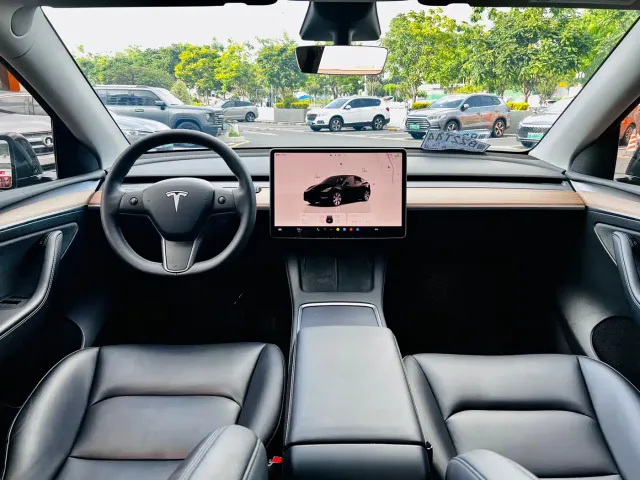 Tesla Model Y — Фото автомобиля 7