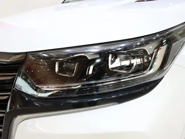 Changan CS95 — Фото автомобиля 7