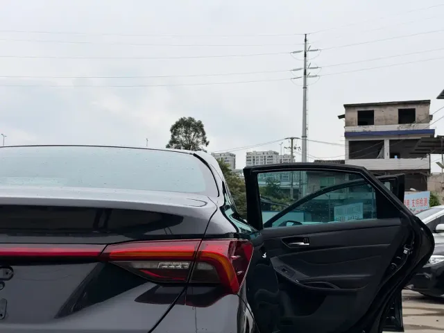 Toyota Avalon — Фото автомобиля 20