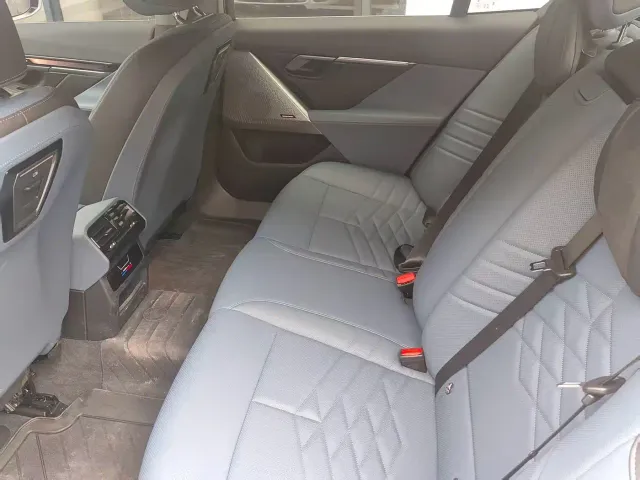 BMW i5 — Фото автомобиля 9