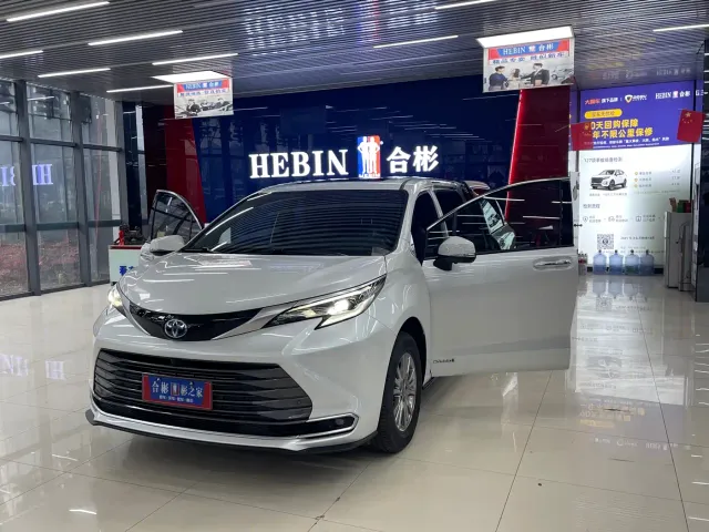 Toyota Sienna — Фото автомобиля 15