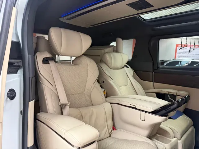Toyota Alphard — Фото автомобиля 16