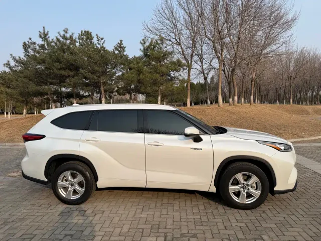 Toyota Highlander — Фото автомобиля 6