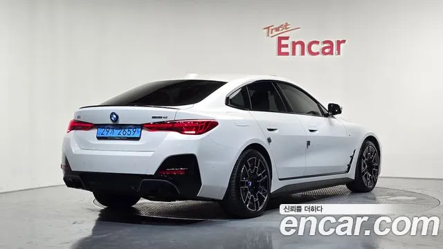 BMW i4 — Фото автомобиля 2