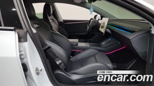 Tesla Model 3 — Фото автомобиля 22