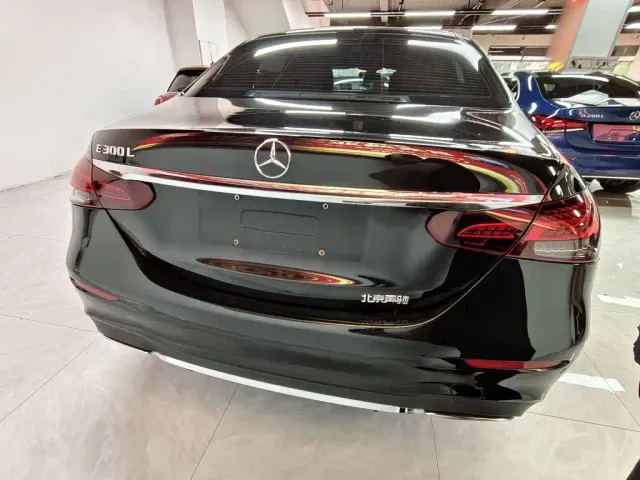 Mercedes-Benz E-Class — Фото автомобиля 5