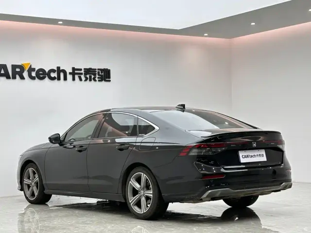 Honda Accord — Фото автомобиля 3