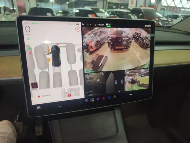 Tesla Model Y — Фото автомобиля 12