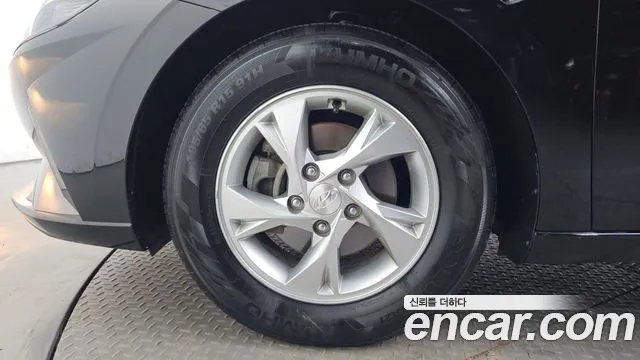 Hyundai Avante CN7 — Фото автомобиля 5