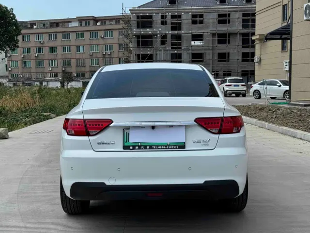 Geely Emgrand — Фото автомобиля 9