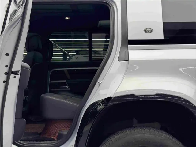 Land Rover Defender — Фото автомобиля 9
