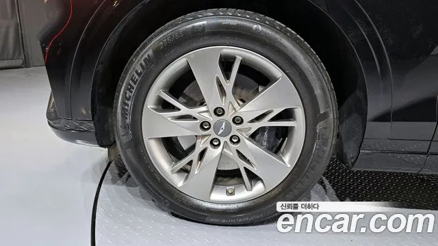 Genesis GV70 2.5T Бензин AWD — Фото автомобиля 5