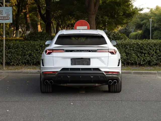 Lamborghini Urus — Фото автомобиля 5