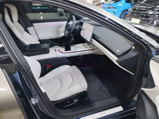 Xiaomi SU7 — Фото автомобиля 24