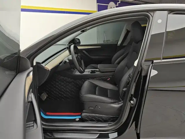 Tesla Model Y — Фото автомобиля 9