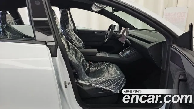Tesla Model Y — Фото автомобиля 17