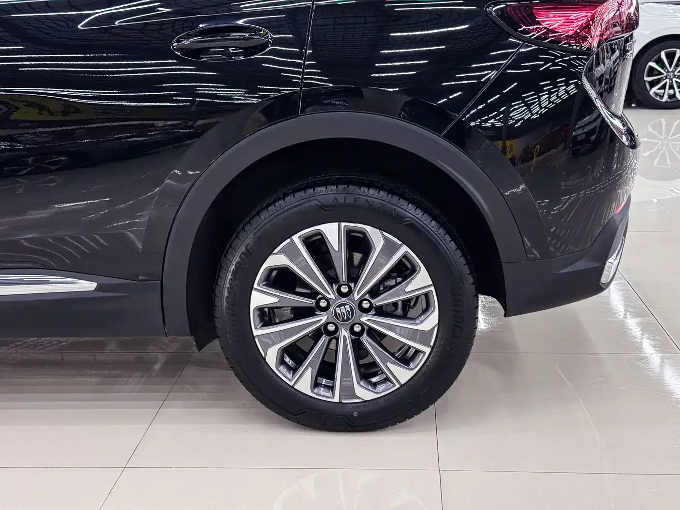 Buick Envision S 2025 25T Premium Platinum Edition — Фото автомобиля 19
