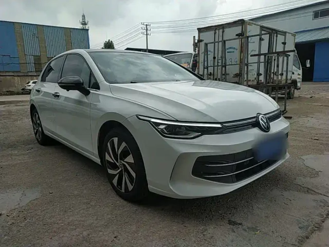 Volkswagen Golf — Фото автомобиля 3