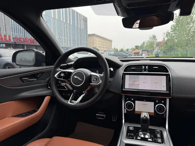 Jaguar XEL — Фото автомобиля 13