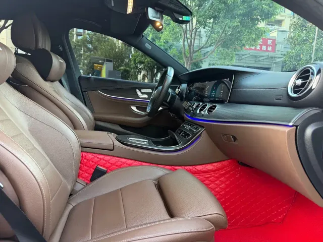 Mercedes-Benz E-Class — Фото автомобиля 7