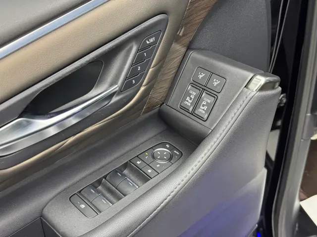 Toyota Vellfire — Фото автомобиля 6