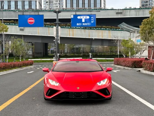 Фотография автомобиля — Lamborghini Huracan