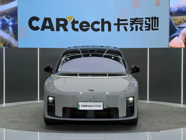 Li Auto i8 — Фото автомобиля 2
