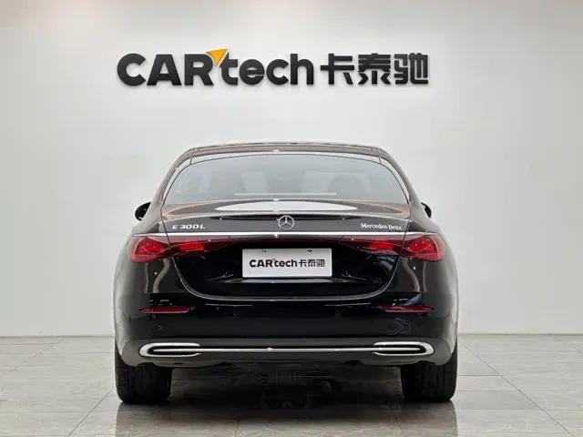 Mercedes-Benz E-Class — Фото автомобиля 4