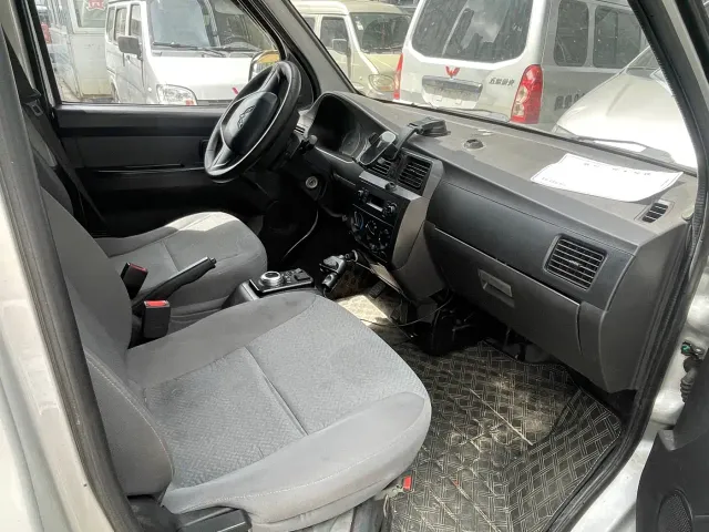Wuling EV50 — Фото автомобиля 11