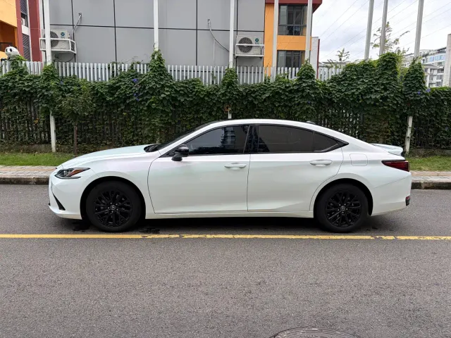 Lexus ES — Фото автомобиля 13