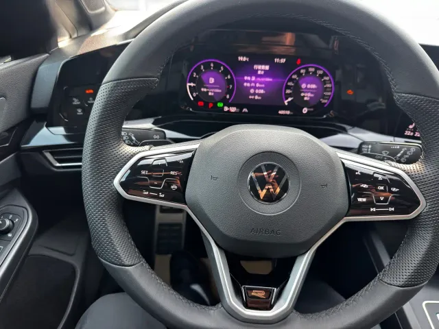 Volkswagen Golf — Фото автомобиля 13