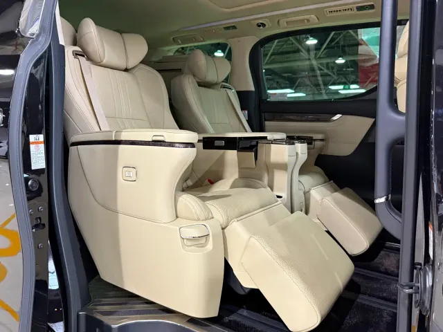 Toyota Vellfire — Фото автомобиля 12