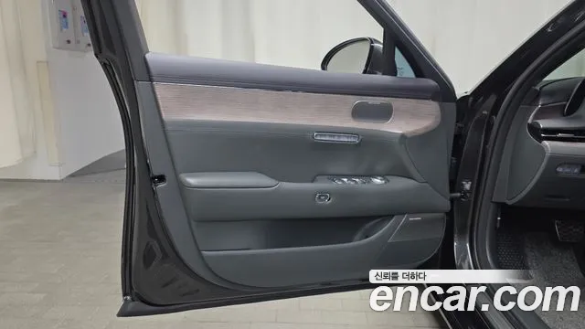 Genesis G90 Бензин 3.5 турбо AWD — Фото автомобиля 24