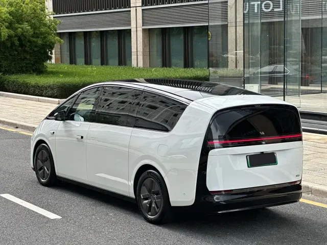 Li Auto MEGA — Фото автомобиля 5
