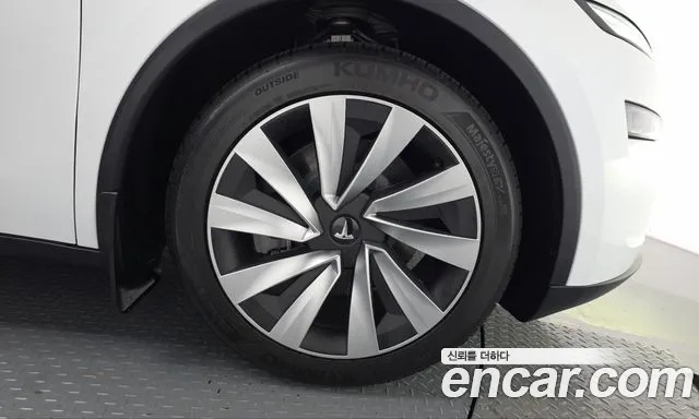Tesla Model Y — Фото автомобиля 6